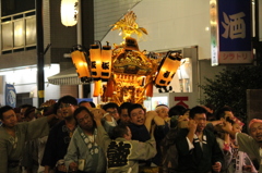 神輿は夜の街を行く2