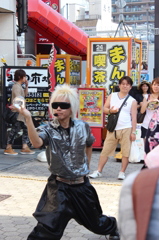 水晶を操る男