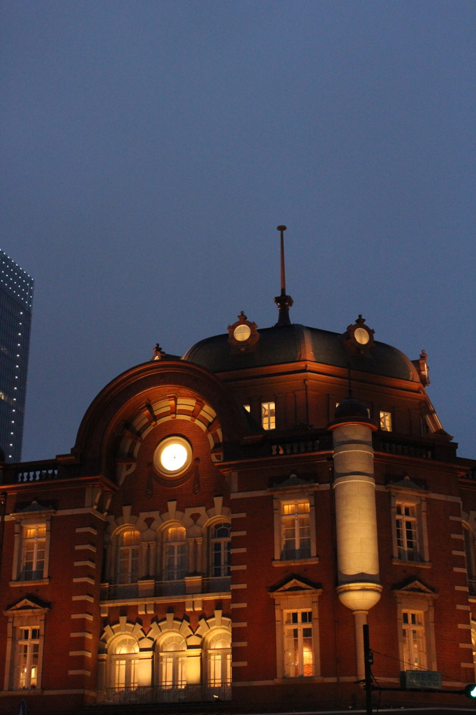 夕闇の煉瓦駅