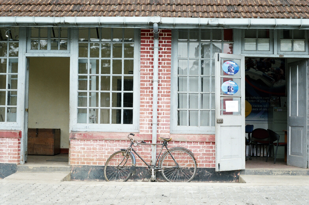 郵便局と自転車