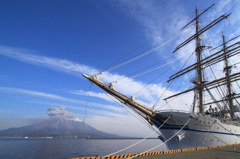 桜島と日本丸