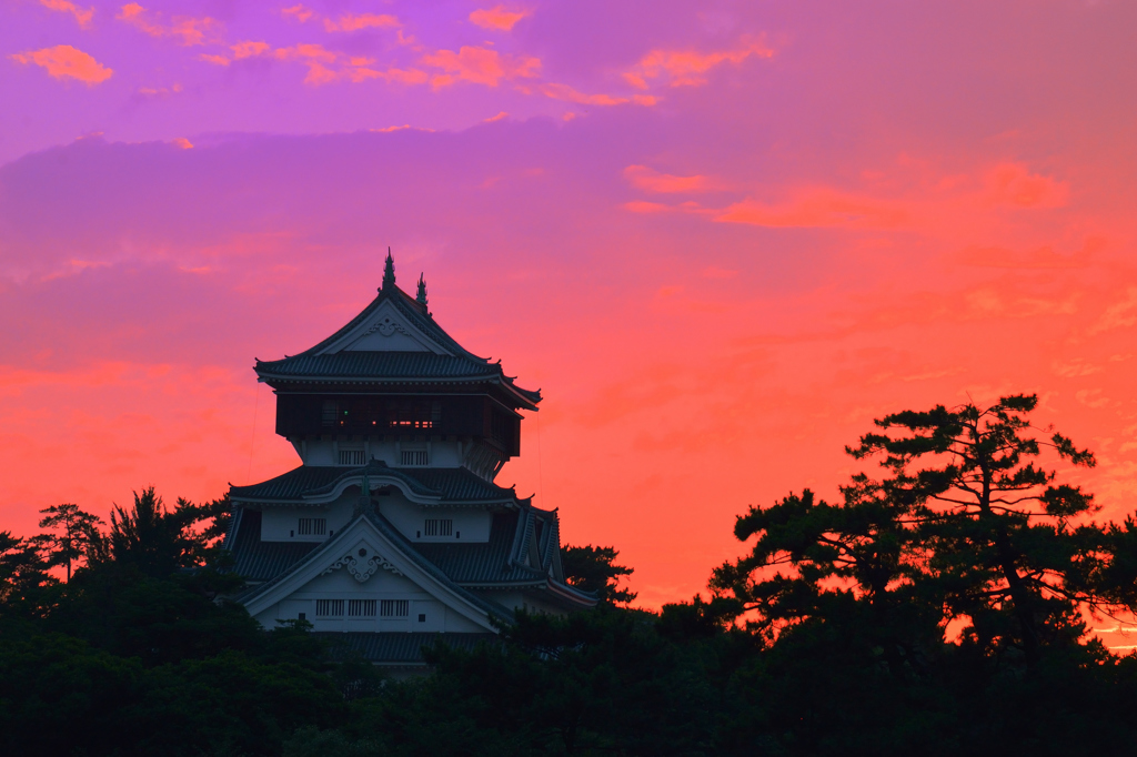 小倉城と夕日と