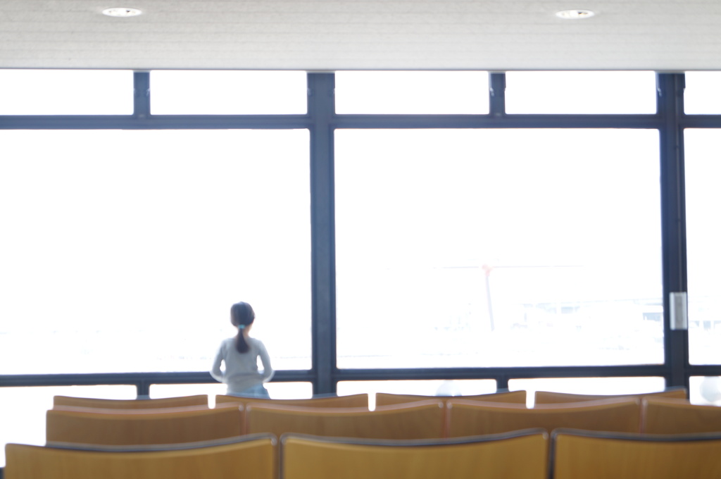 窓際の少女