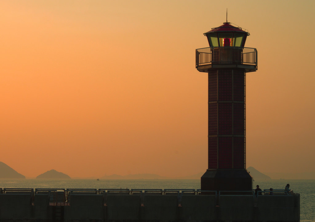 灯台と夕焼け