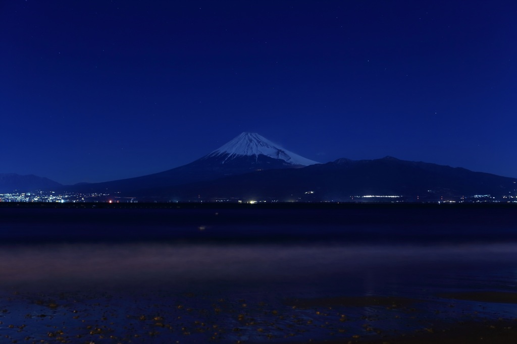月夜に照らされ、、、。