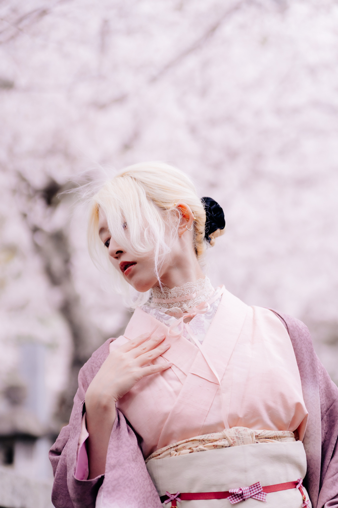 淡紅色