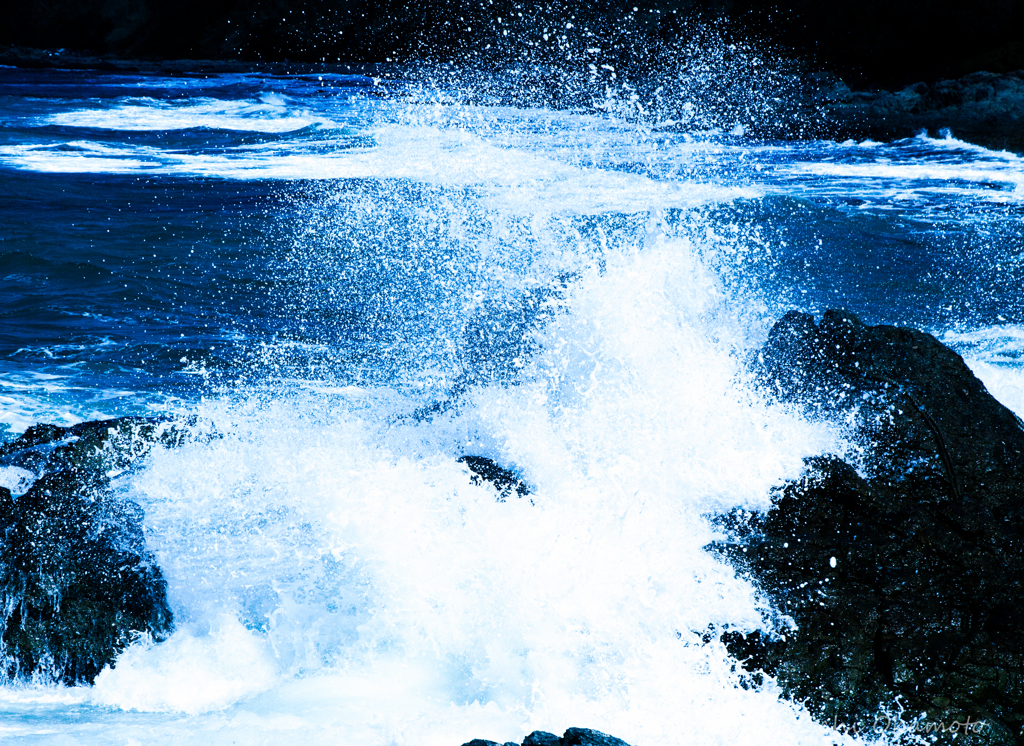 Wave Splash Splashes