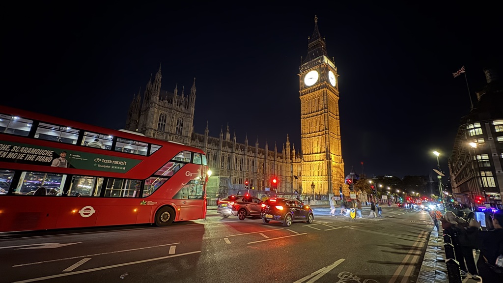 LONDON NIGHT