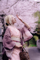 淡紅色