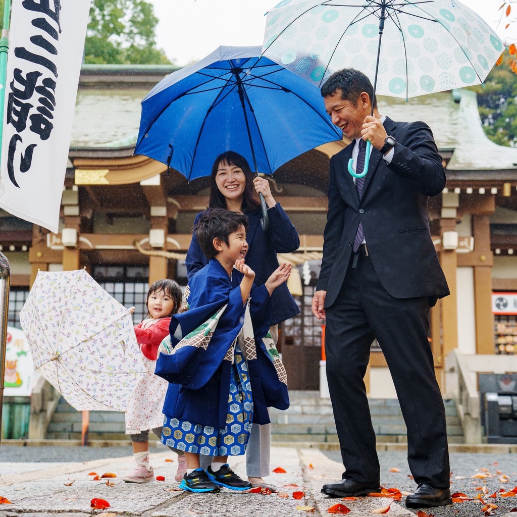 雨の七五三詣り