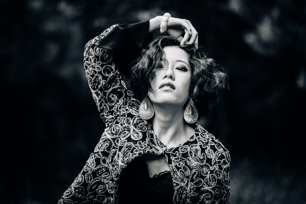 SHIHO monochrome 