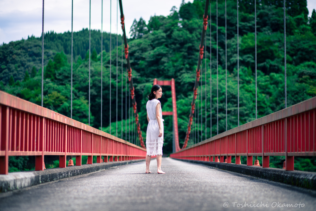 赤い橋を渡る。。。Shiho