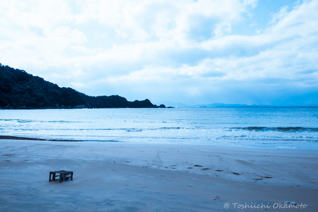 早春の浜辺にて…２