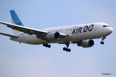 ホヌ1号機が来た日に　新千歳空港19Rエンド　AIRDO