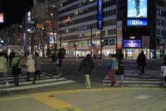 まだまだ寒い夜の札幌商店街