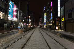 夜の街並み　市電１