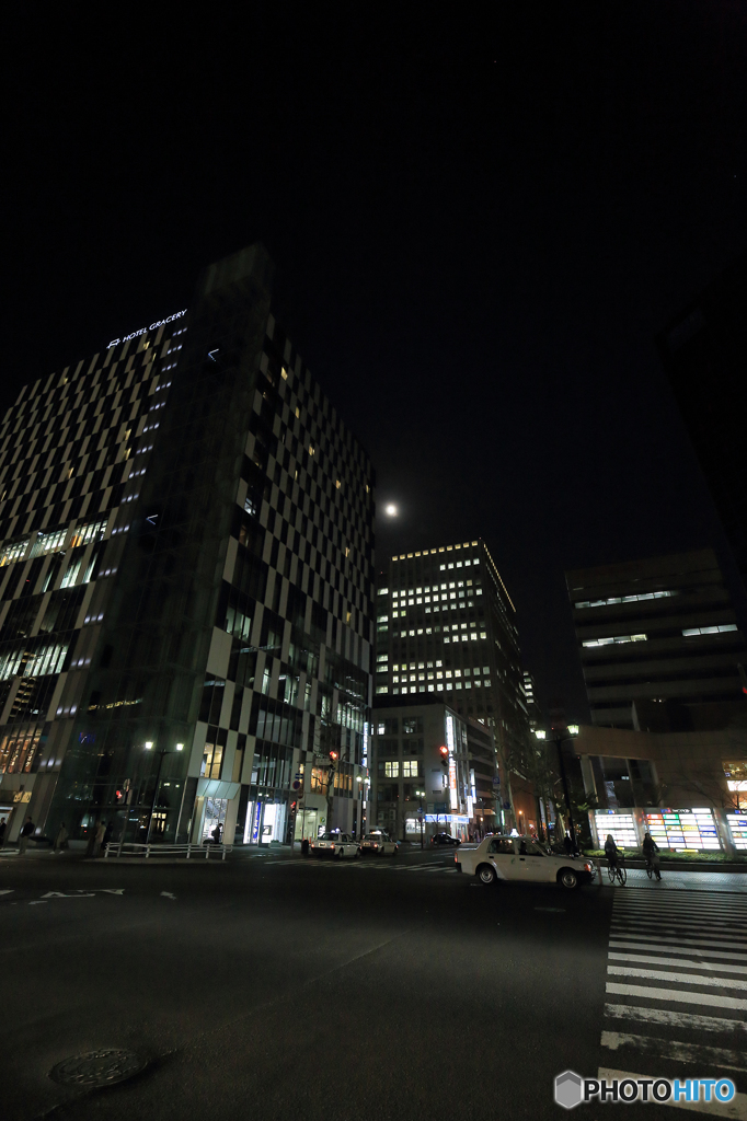 夜の札幌駅付近を広角で　No1