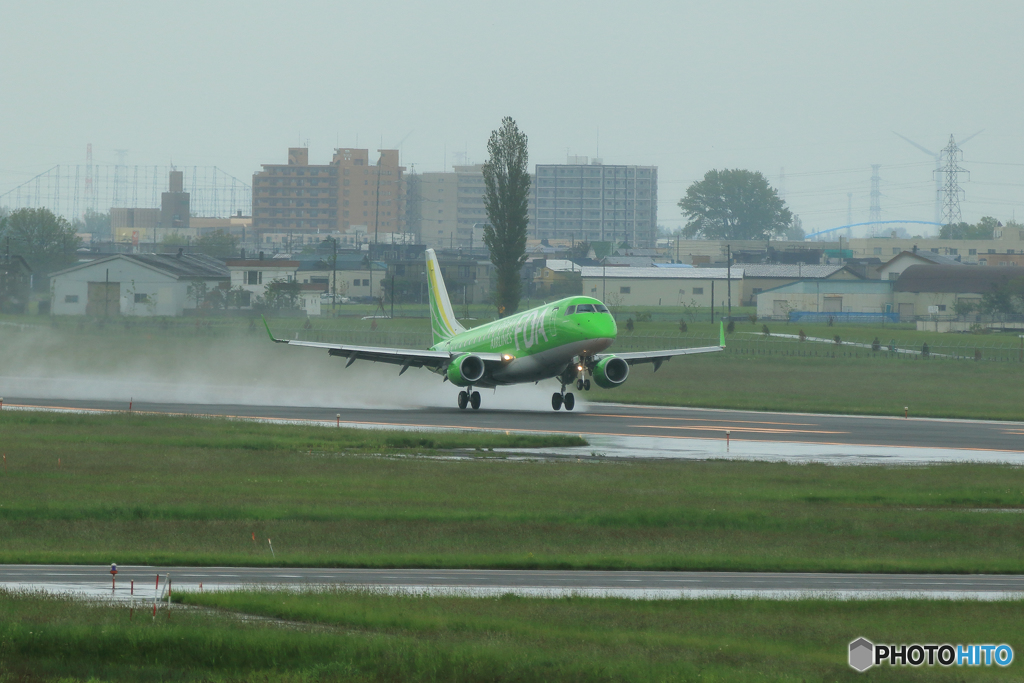 雨の丘珠空港　その３