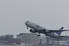 曇天の新千歳空港　（２／１３）　No.1