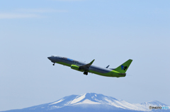 樽前山をバックに　新千歳空港