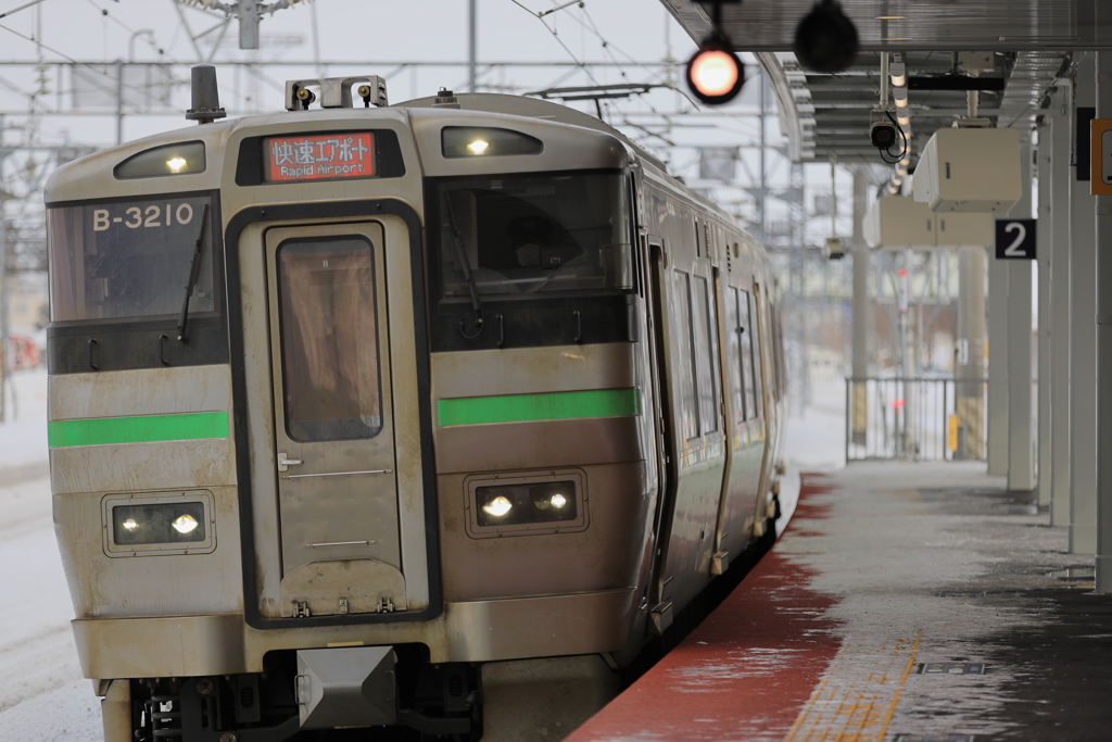 快速エアポート　B-3210　苗穂駅ホームより