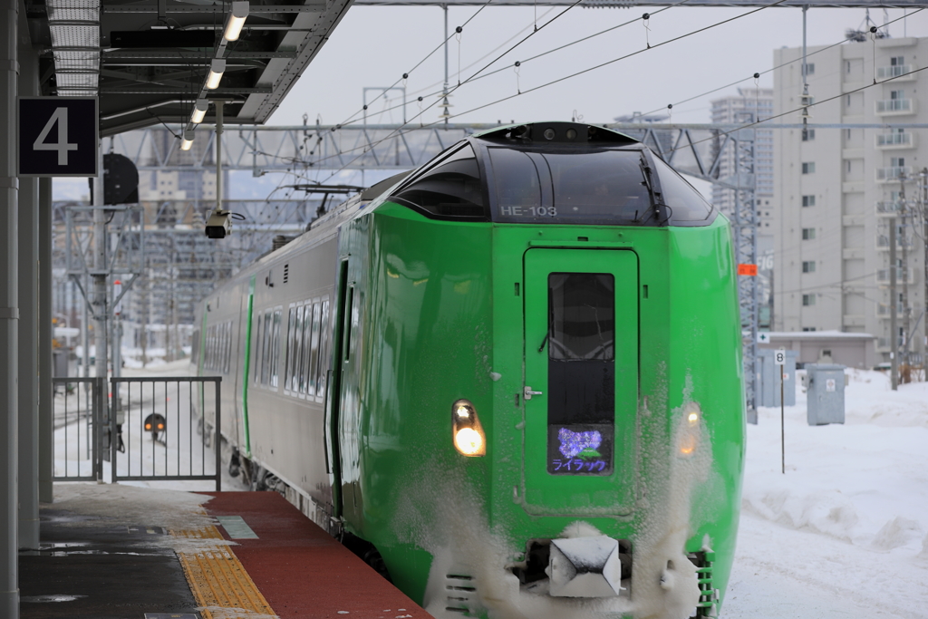 特急ライラック　苗穂駅ホームにて