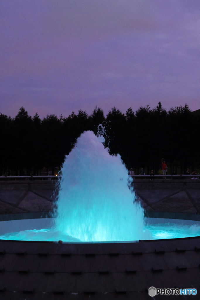 地中から不気味な溶岩が盛り上がってきたぞ