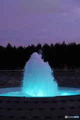 地中から不気味な溶岩が盛り上がってきたぞ