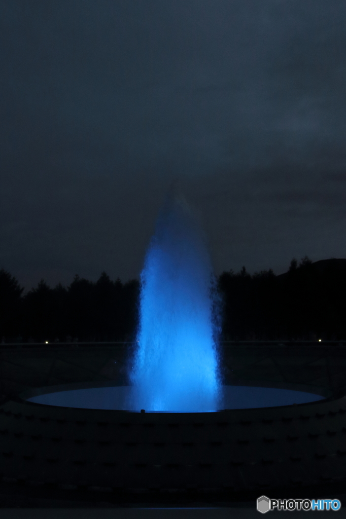 夜の噴水