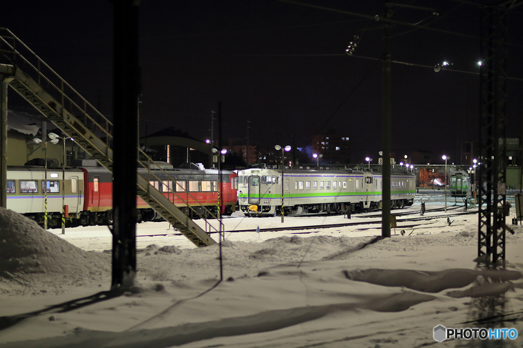 プラットホームから望む車両基地