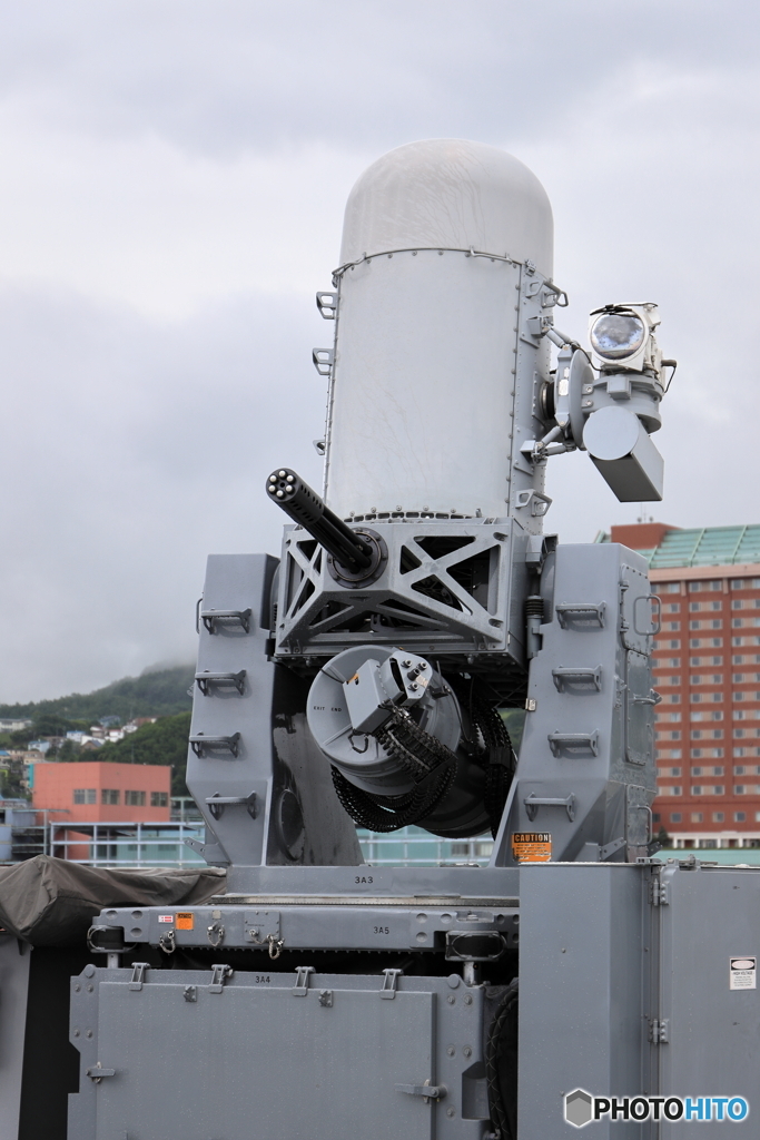 護衛艦　かが　20mm機関砲　かな