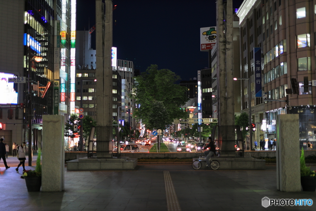 いつもの札幌駅前です。すすきの方面を見てみる