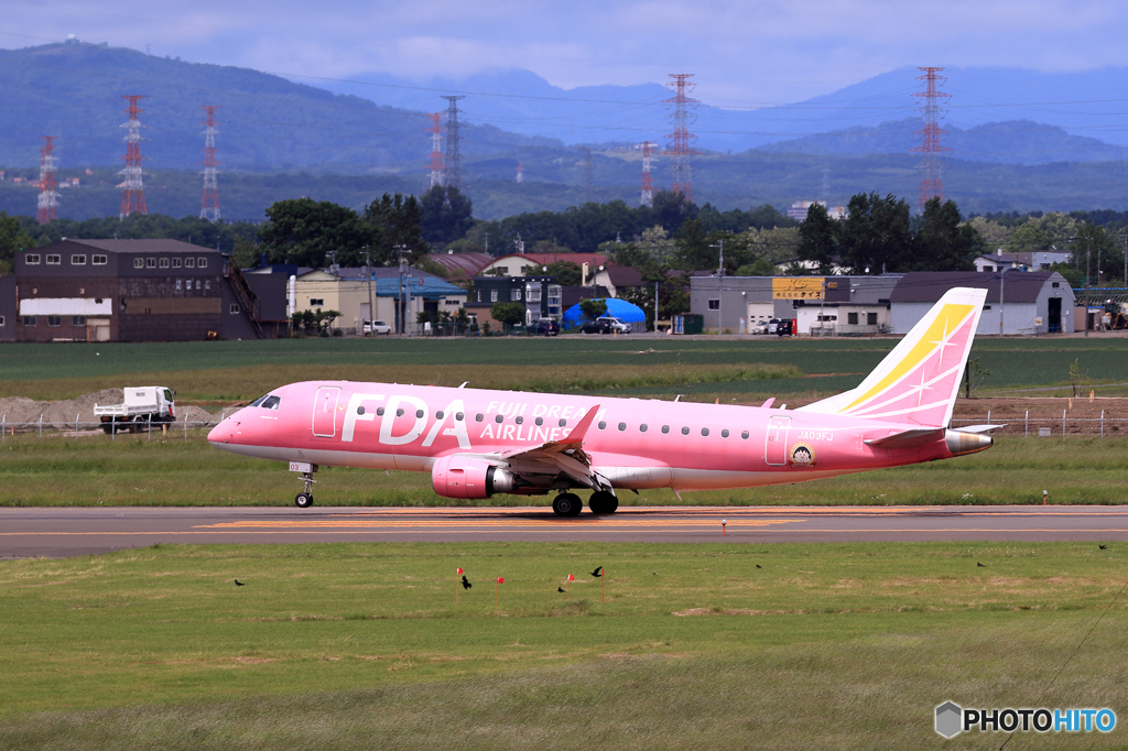 札幌　丘珠空港　ＦＤＡ３号機（ピンク）　いらっしゃ～い！！