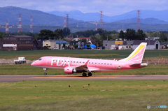 札幌　丘珠空港　ＦＤＡ３号機（ピンク）　いらっしゃ～い！！