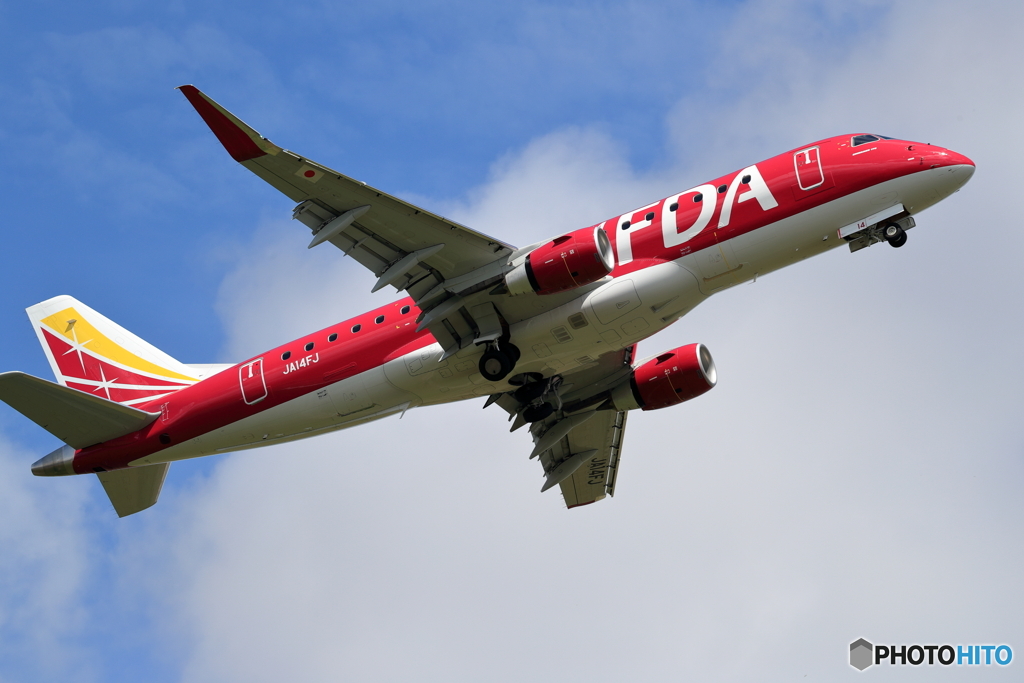 FDA14号機　ワインレッド　丘珠空港にて