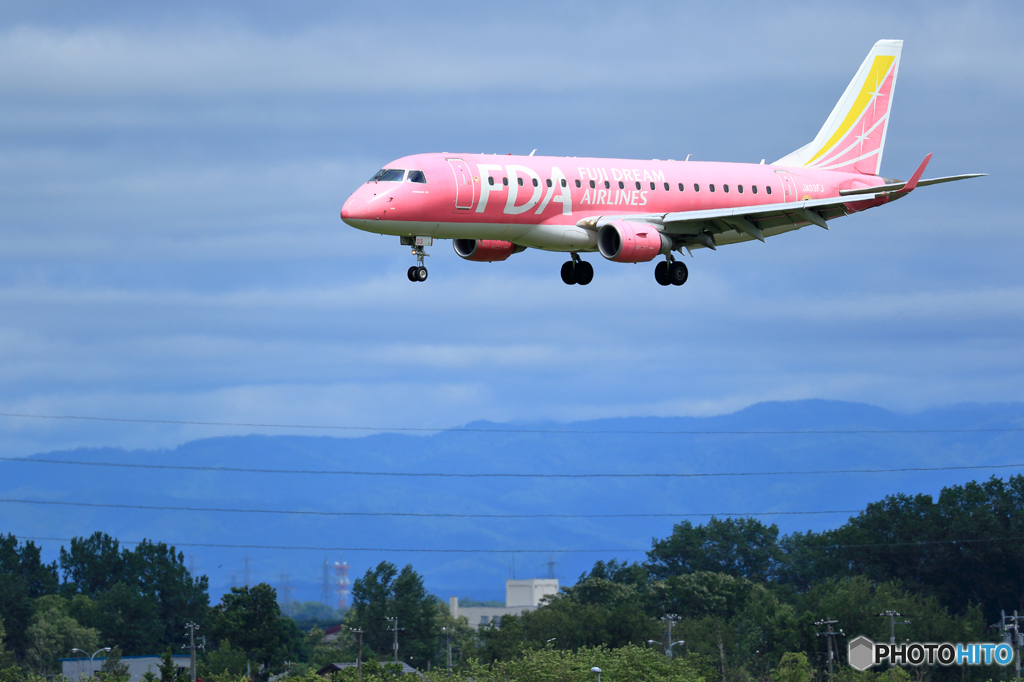 札幌　丘珠空港　ＦＤＡ３号機（ピンク）　来た～！！