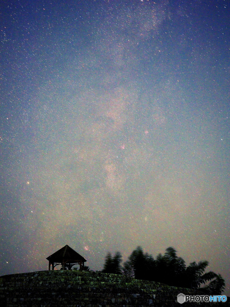 夜のガゼボ