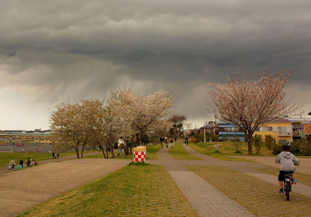 暗雲。