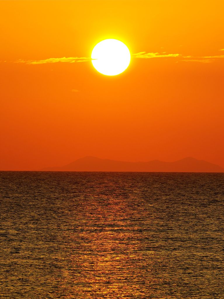 伊平屋島へ向う太陽
