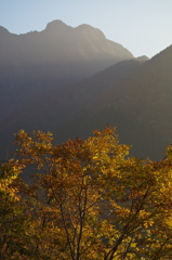 大山の秋<その2>　朝日に照らされて
