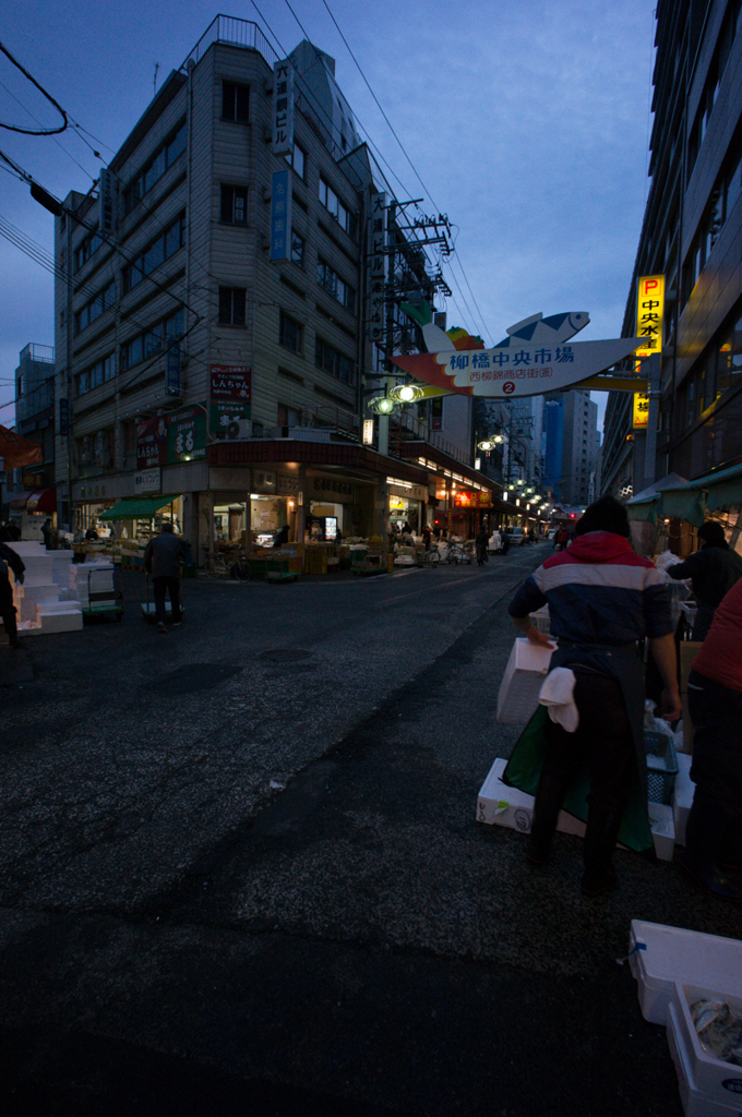 柳橋中央市場の朝<1>