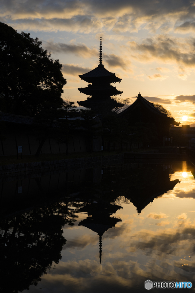 東寺の朝<1>