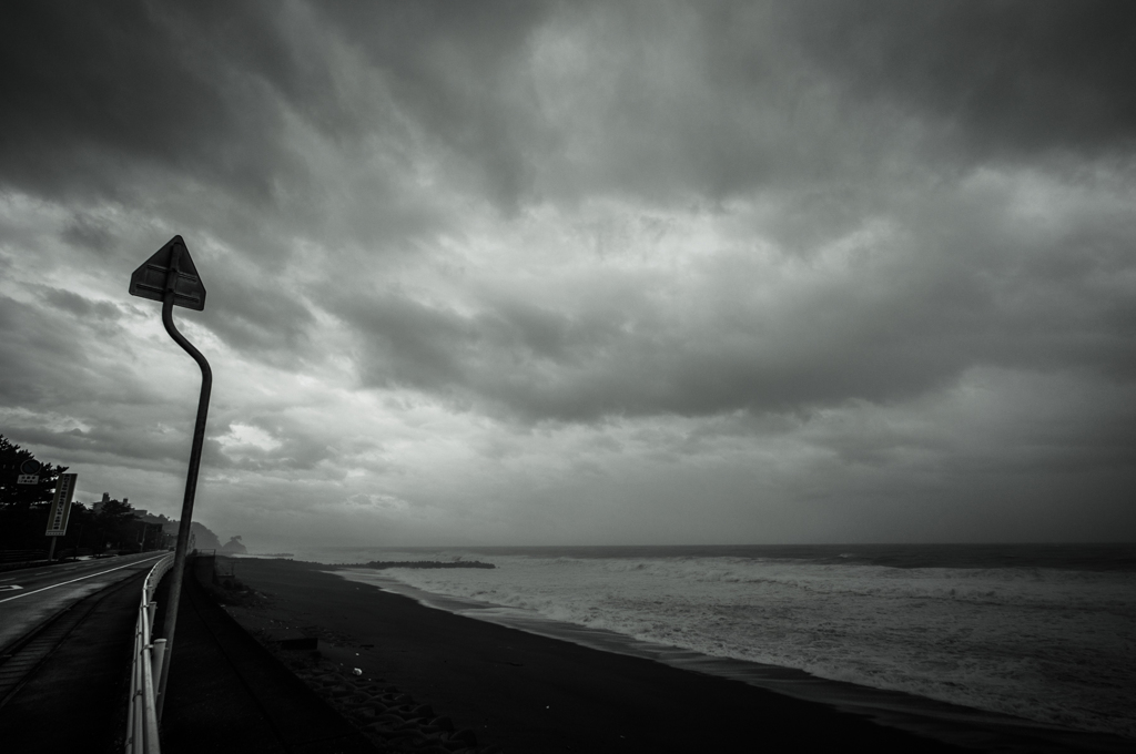 迫る台風<7>