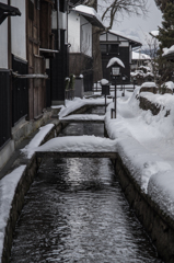 白壁と水路<2>