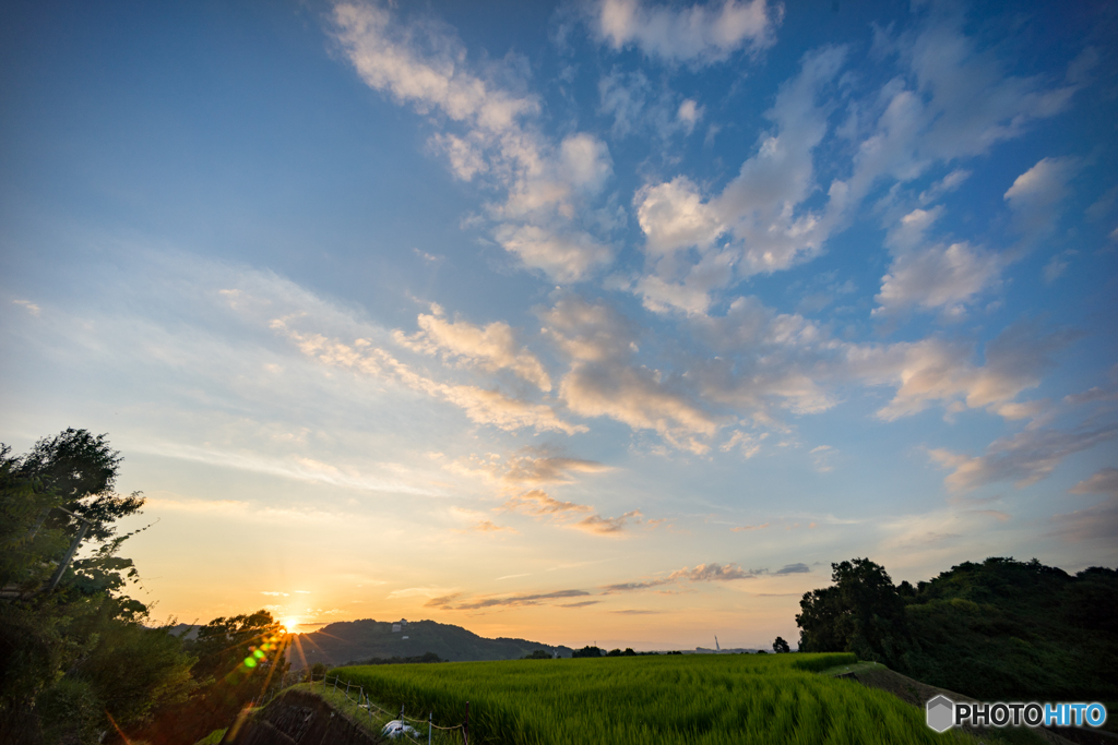 雲と夕日と