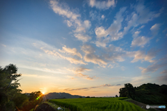 雲と夕日と