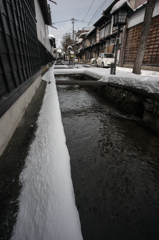 白壁と水路<1>
