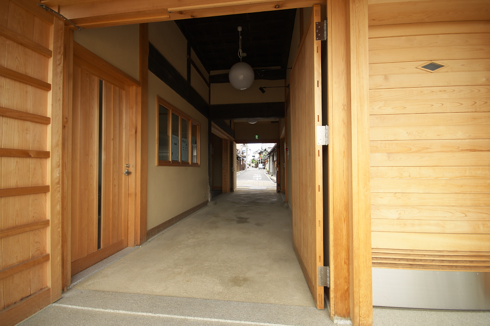 じないまち展望広場から町を覗く