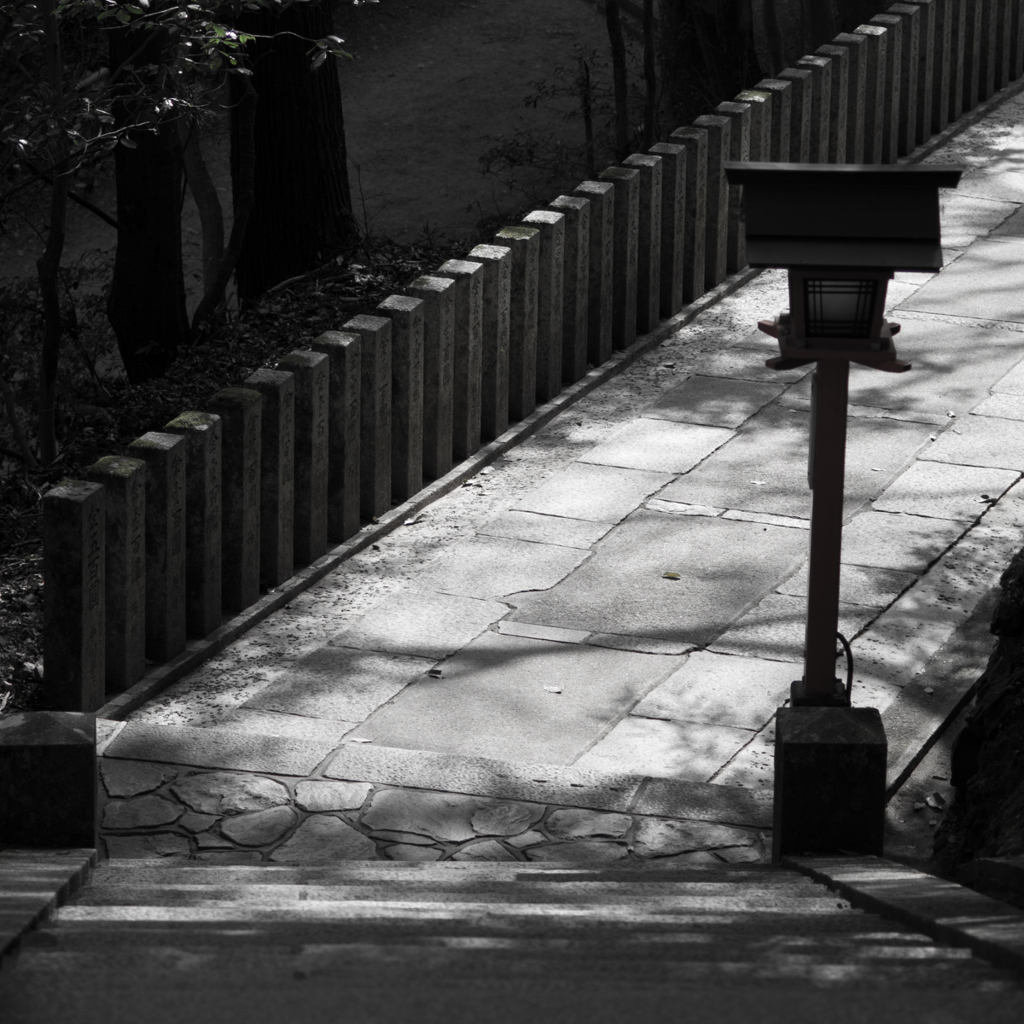 鞍馬寺九十九折参道(白黒)