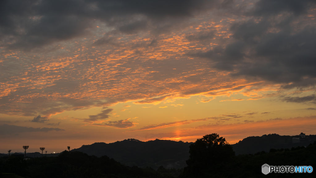 太陽柱と夕焼け空<50mm>